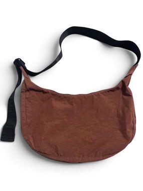 BAGGU Medium Nylon Crescent - Brown 🤎